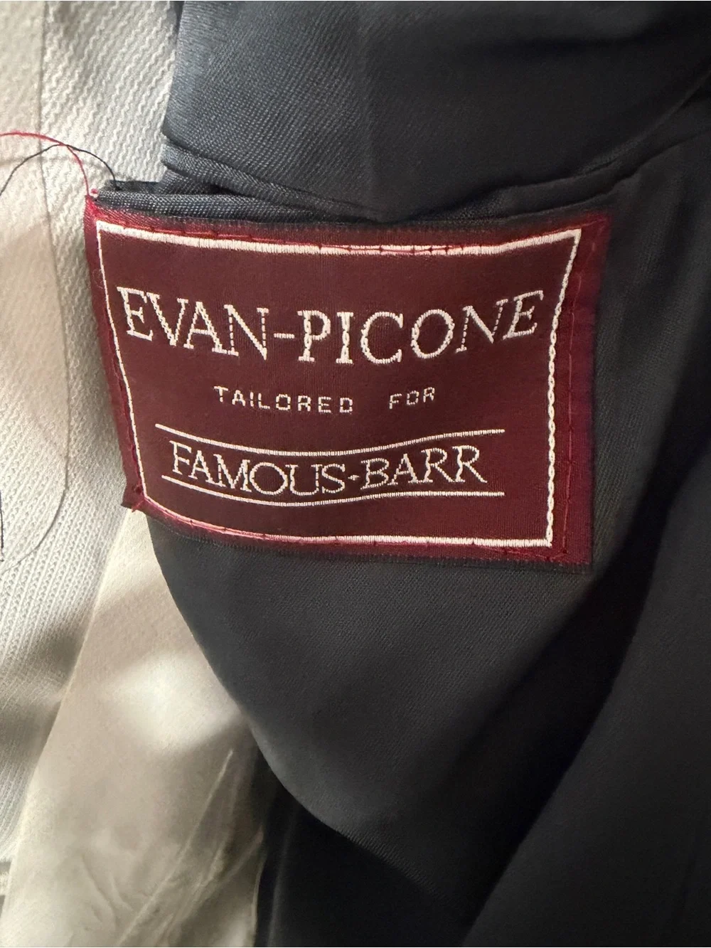 Evan Picone Men's Navy Blue Two-Piece Suit imported Fabrics. ☑️